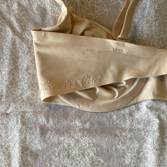 Victoria’s Secret Incredible Unlined Bra - Picture 3 of 3